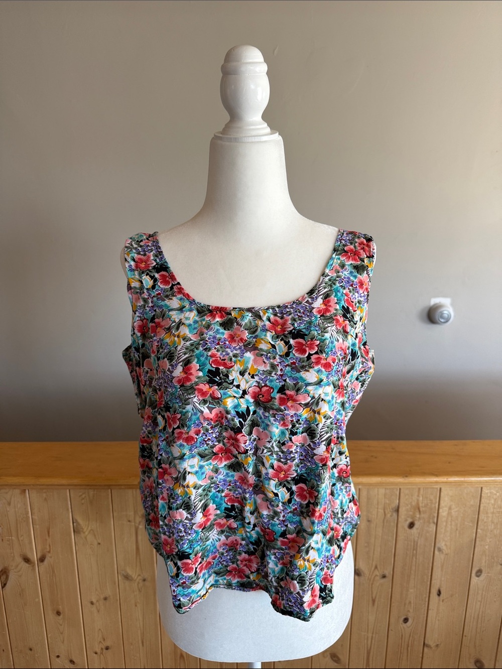 Floral Sleeveless Tank Top - Multicolor